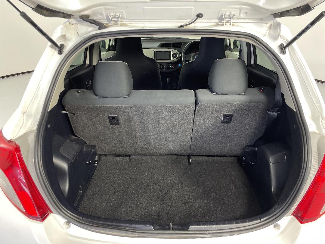 Photo '14' of Toyota Vitz Photo '14' of Toyota Vitz