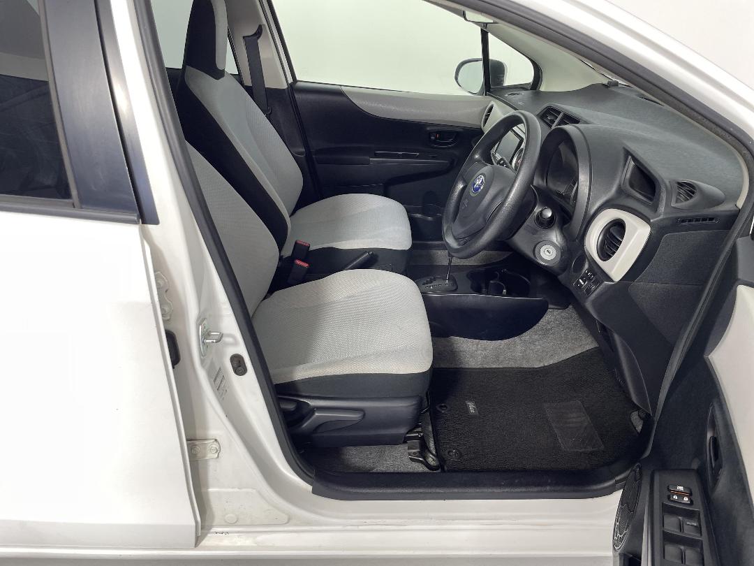 Photo '16' of Toyota Vitz Photo '16' of Toyota Vitz