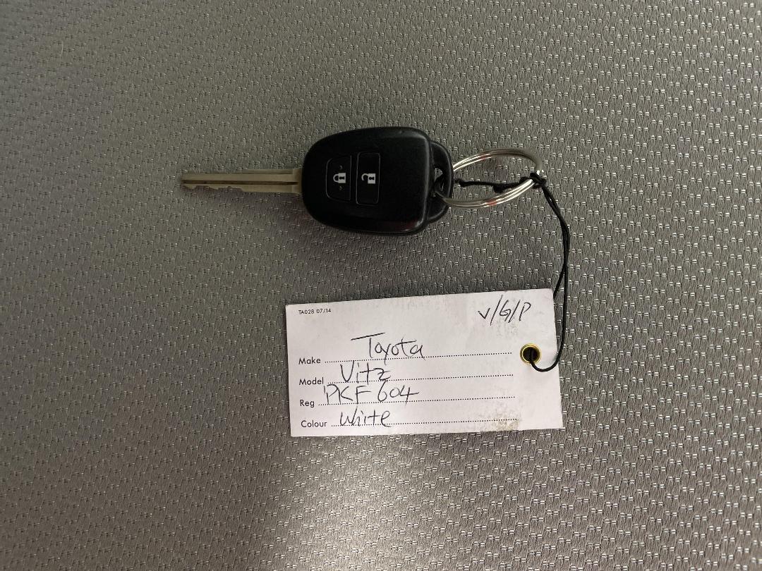 Photo '22' of Toyota Vitz Photo '22' of Toyota Vitz