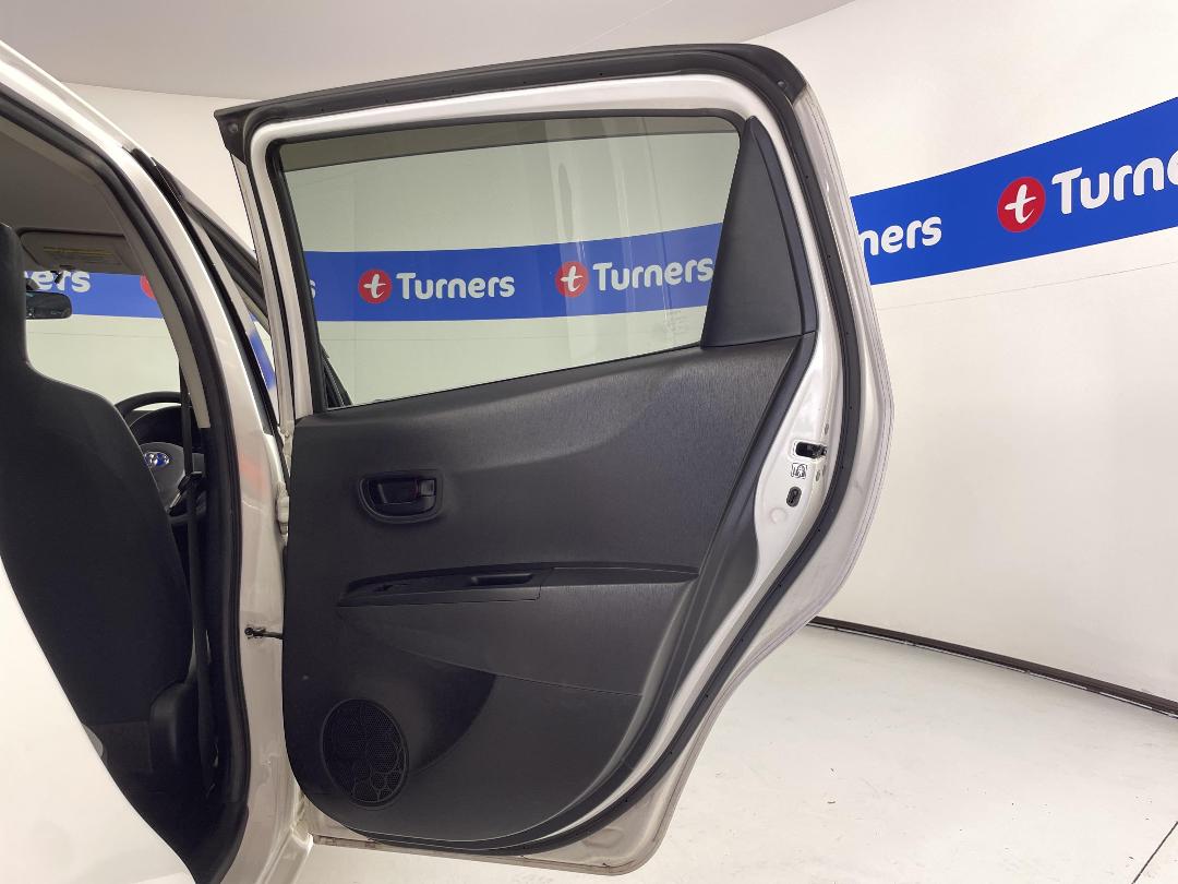 Photo '19' of Toyota Vitz Photo '19' of Toyota Vitz