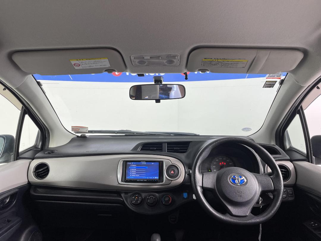 Photo '17' of Toyota Vitz Photo '17' of Toyota Vitz