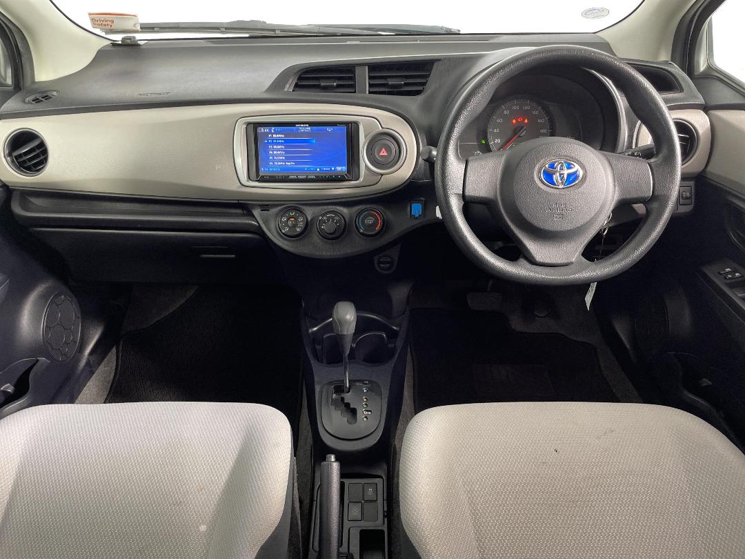 Photo '18' of Toyota Vitz Photo '18' of Toyota Vitz