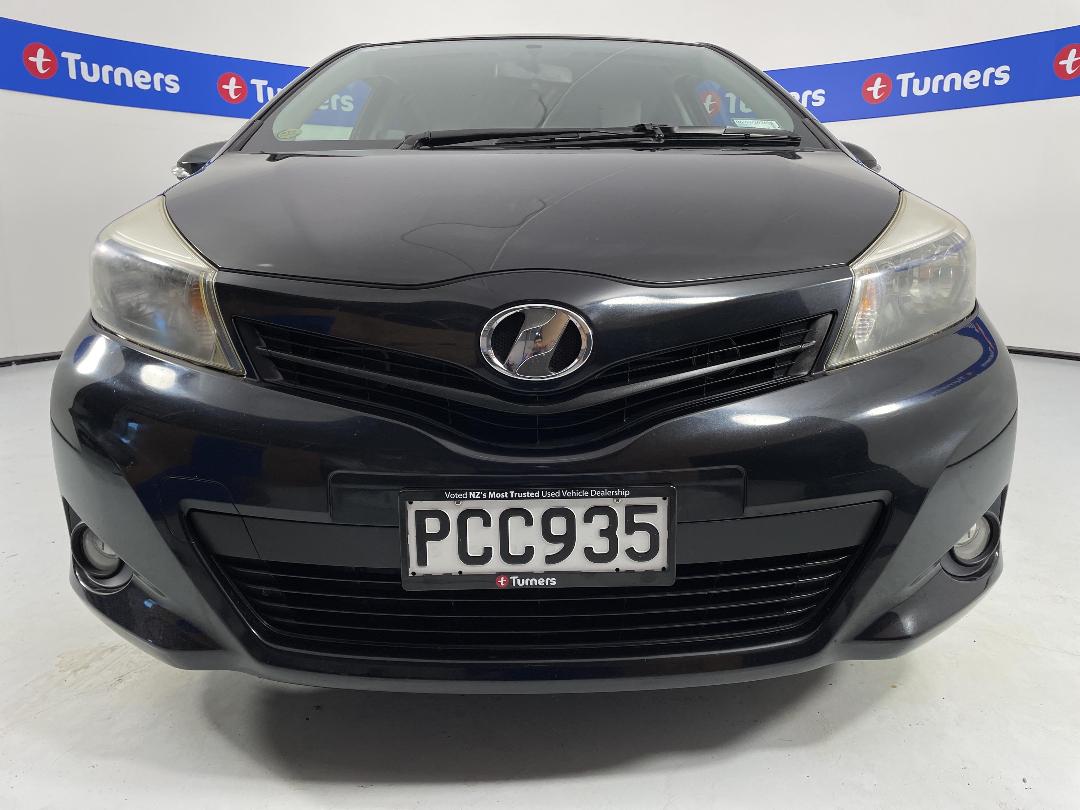 Photo '2' of Toyota Vitz Photo '2' of Toyota Vitz