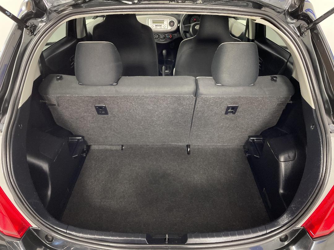 Photo '14' of Toyota Vitz Photo '14' of Toyota Vitz