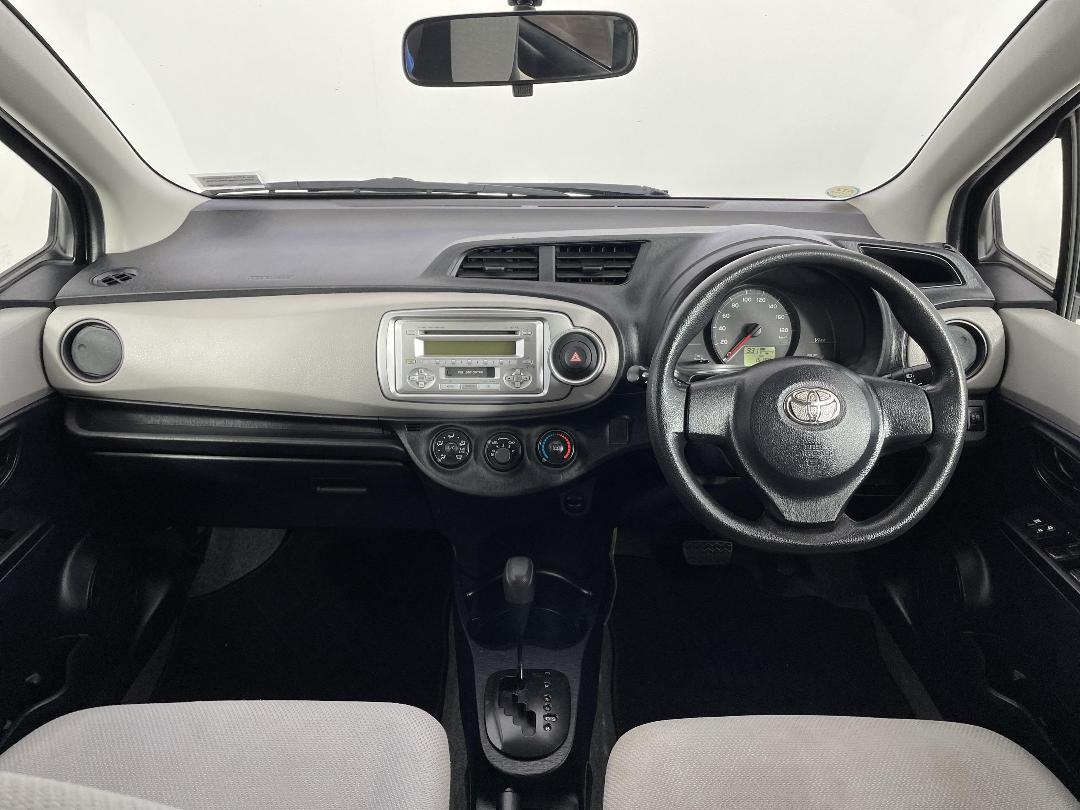 Photo '17' of Toyota Vitz Photo '17' of Toyota Vitz