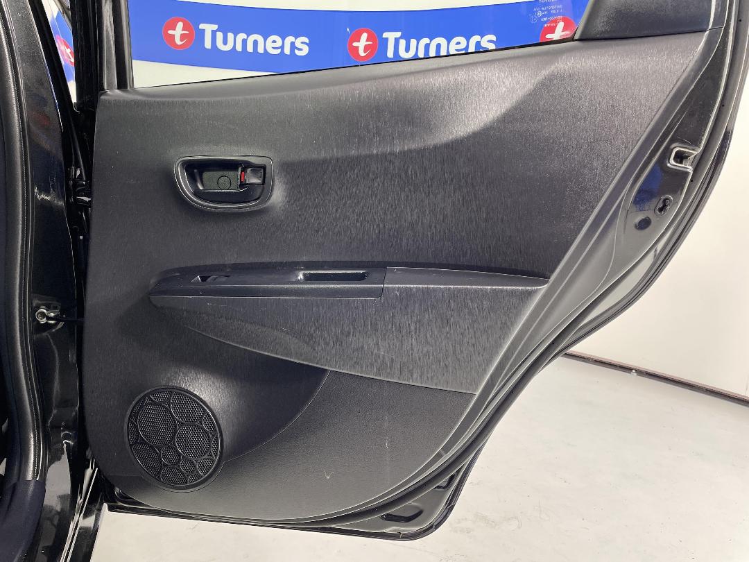 Photo '19' of Toyota Vitz Photo '19' of Toyota Vitz