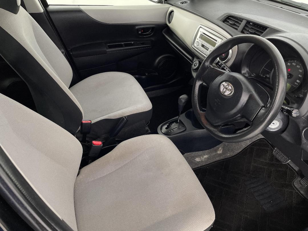 Photo '16' of Toyota Vitz Photo '16' of Toyota Vitz