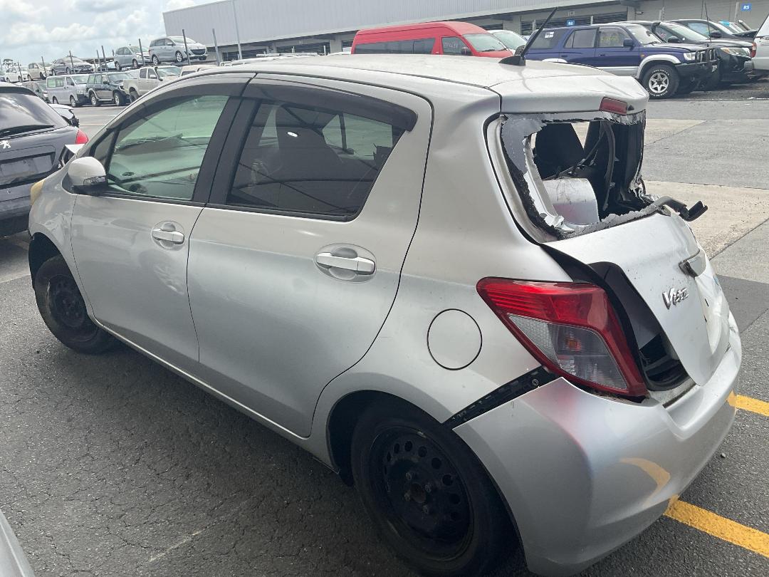 Photo '4' of Toyota Vitz