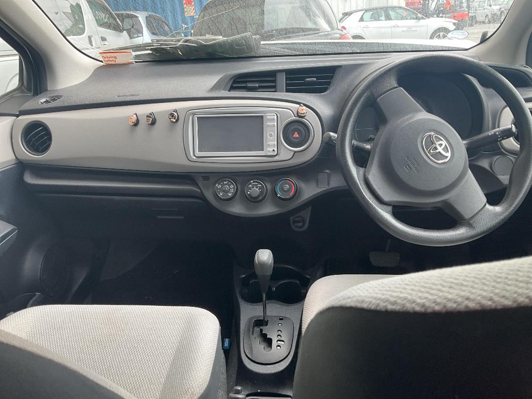 Photo '9' of Toyota Vitz