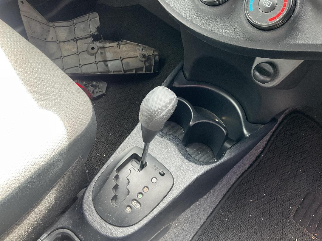 Photo '14' of Toyota Vitz