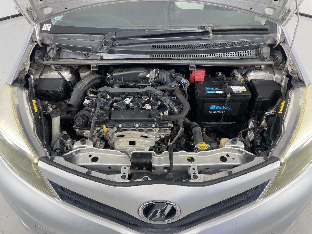 Photo '13' of Toyota Vitz