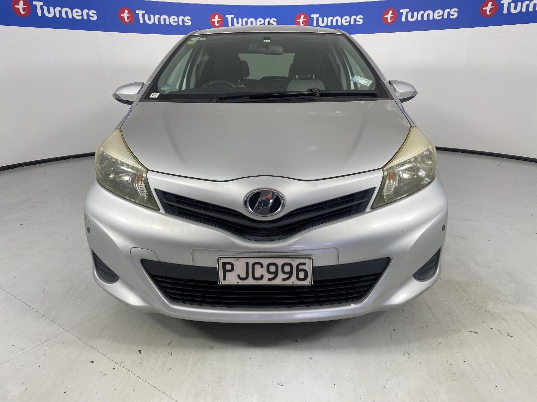 Photo '2' of Toyota Vitz