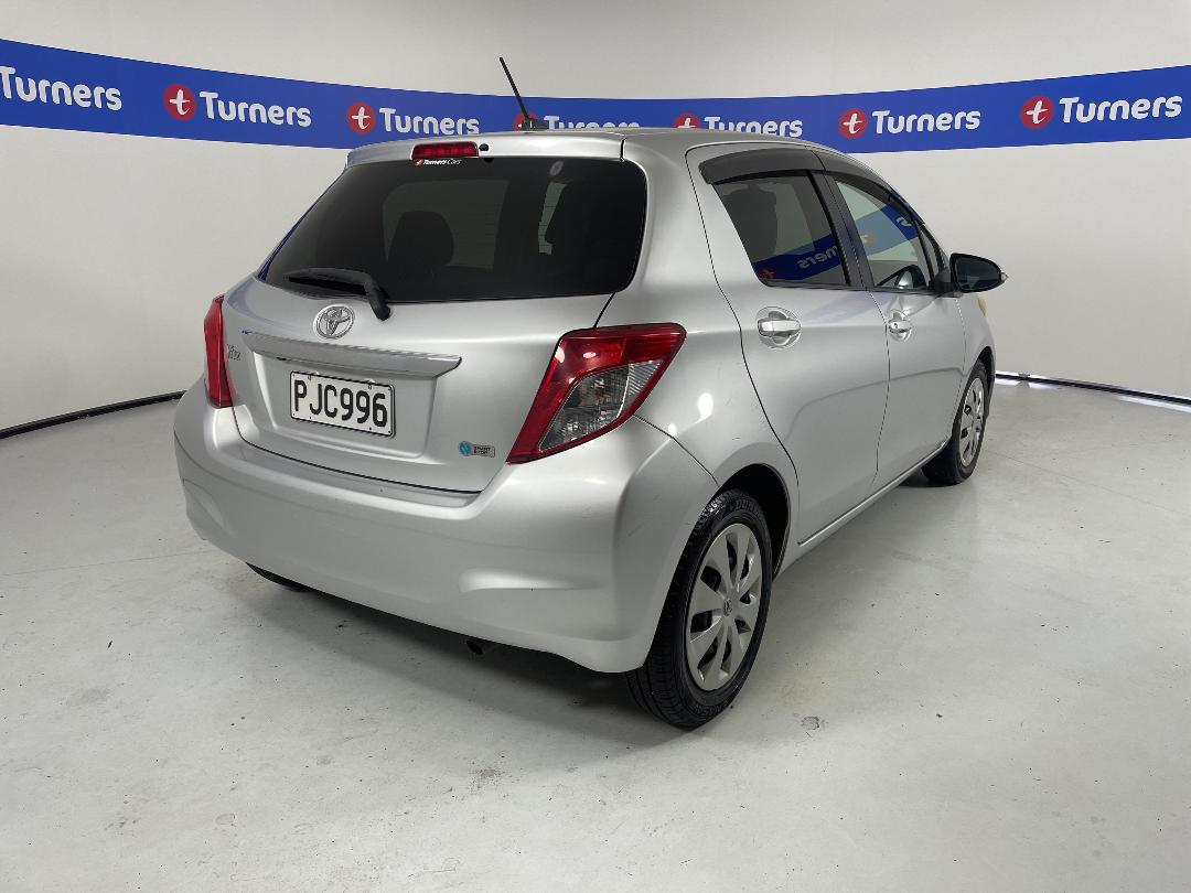 Photo '7' of Toyota Vitz