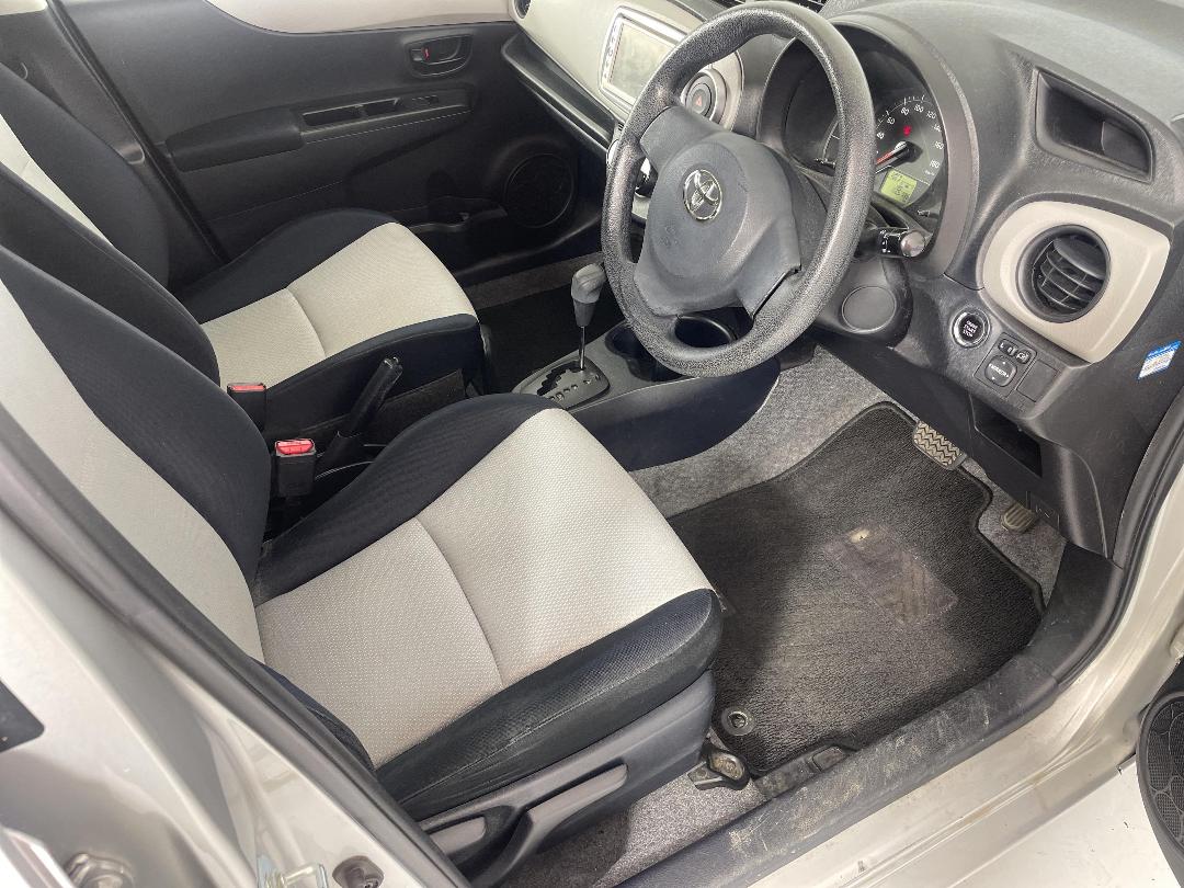 Photo '16' of Toyota Vitz