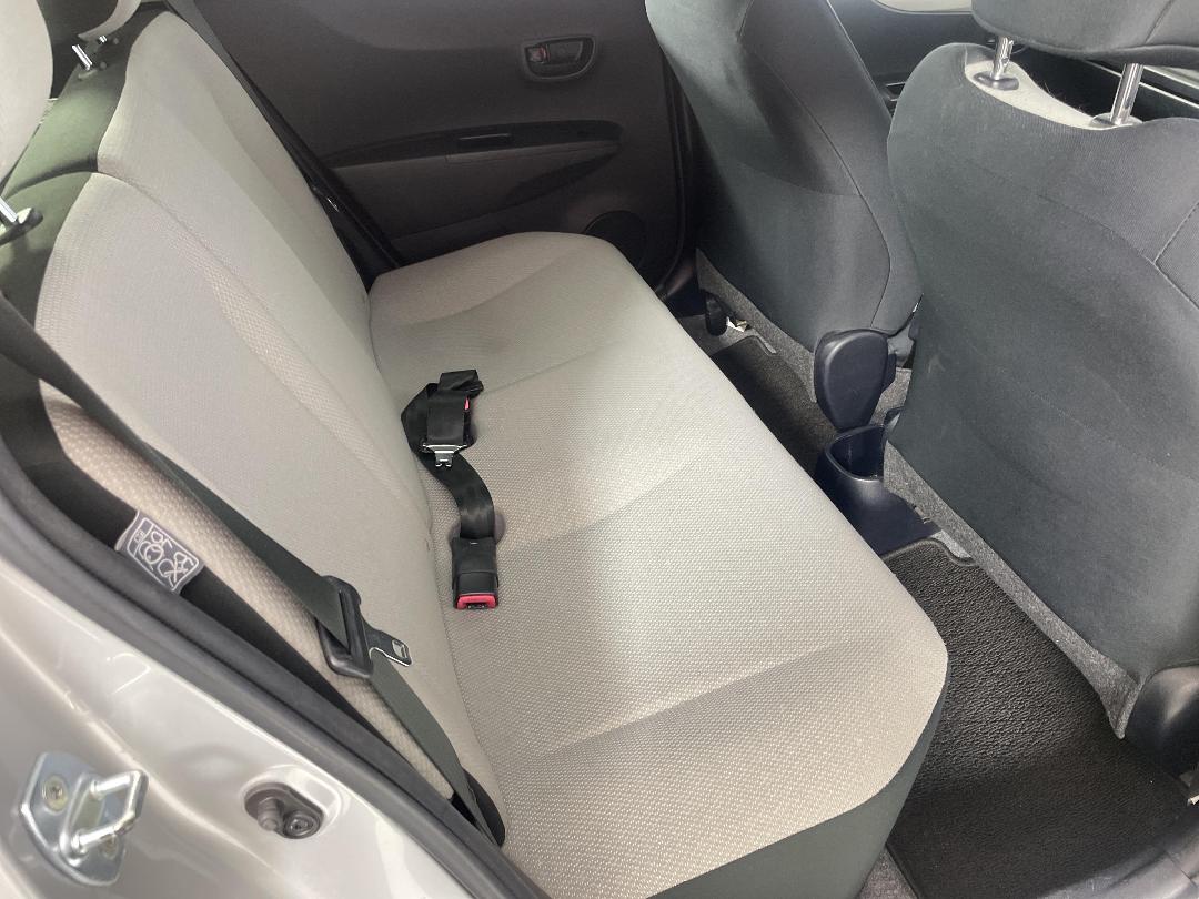 Photo '20' of Toyota Vitz