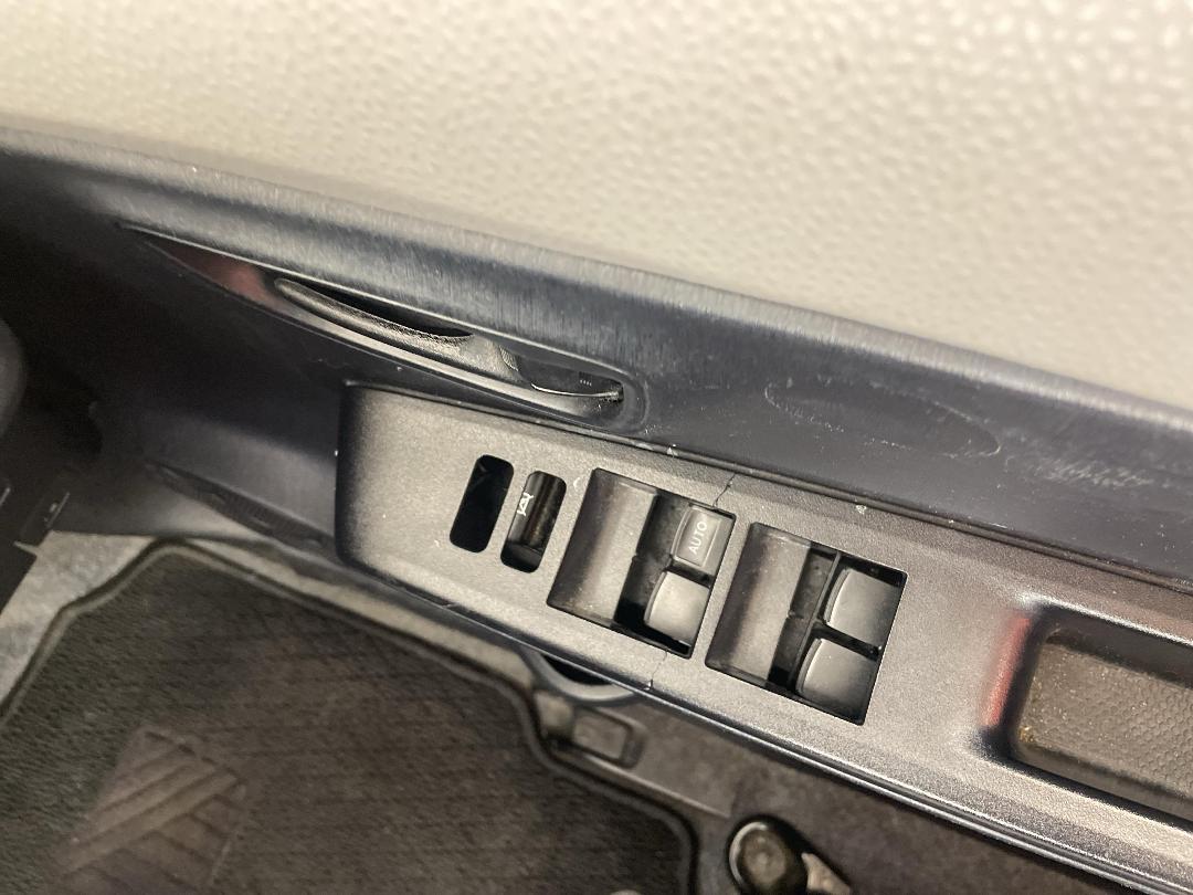 Photo '24' of Toyota Vitz