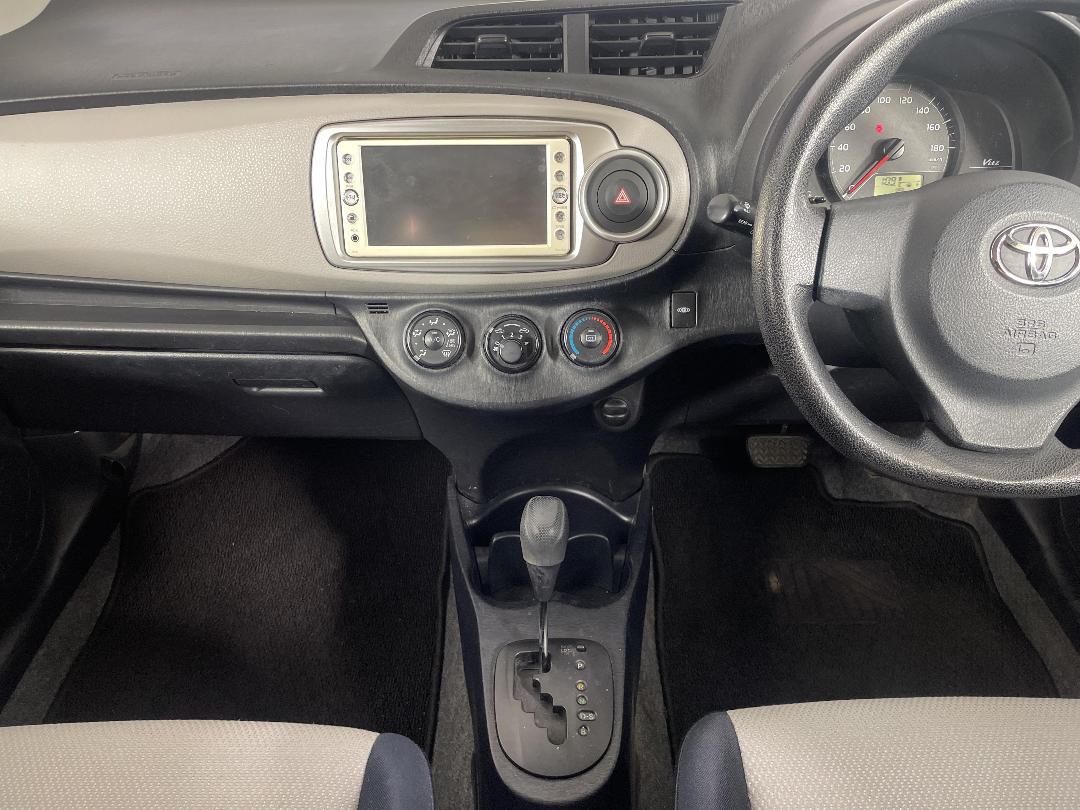 Photo '18' of Toyota Vitz