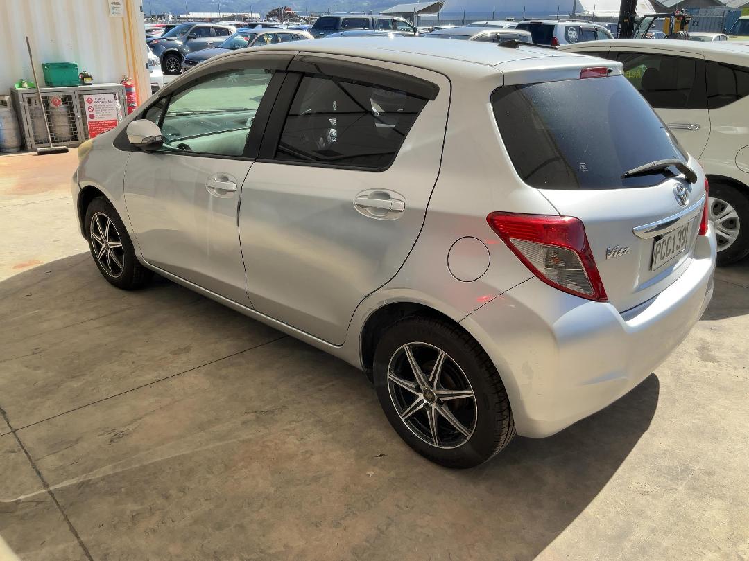 Photo '3' of Toyota Vitz