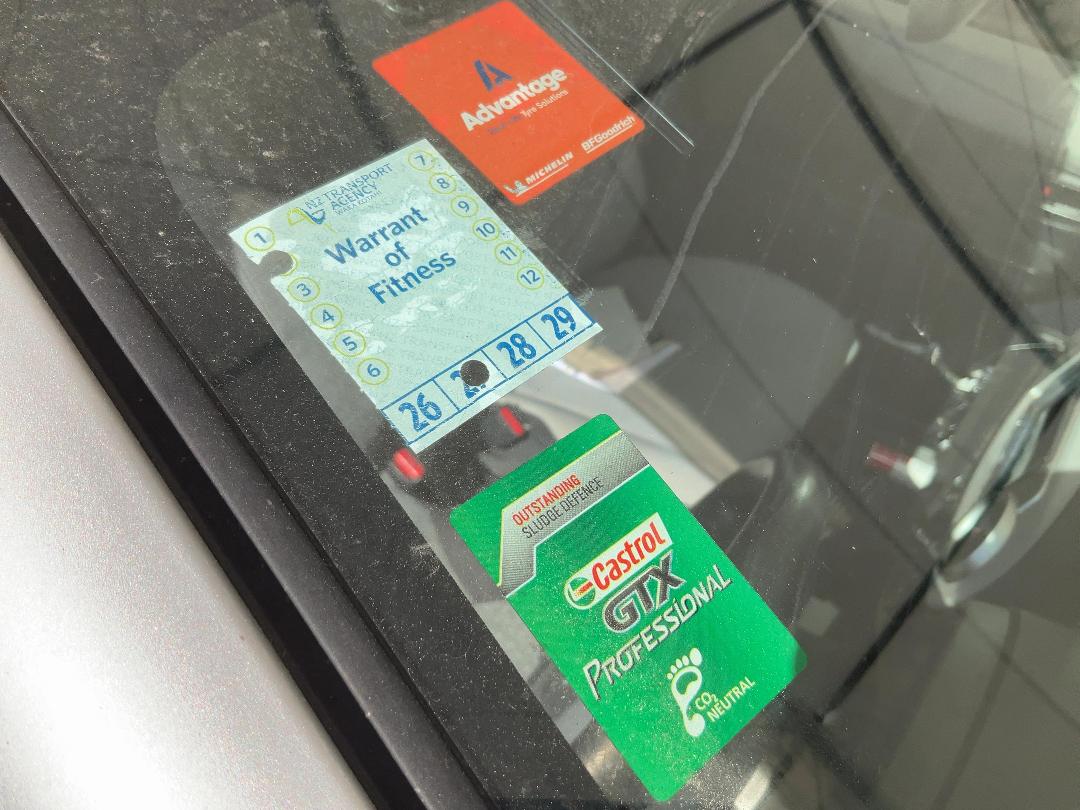 Photo '8' of Toyota Vitz