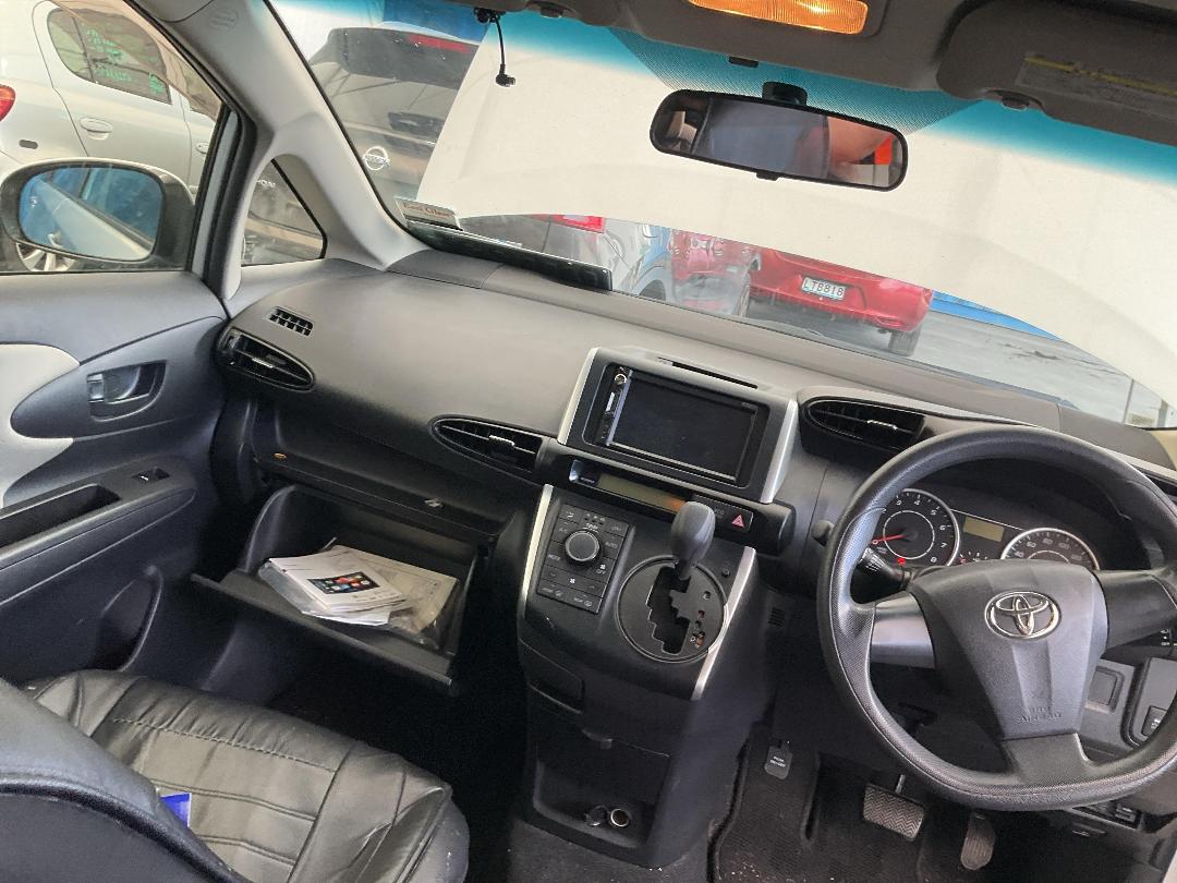 Photo '22' of Toyota Wish Photo '22' of Toyota Wish