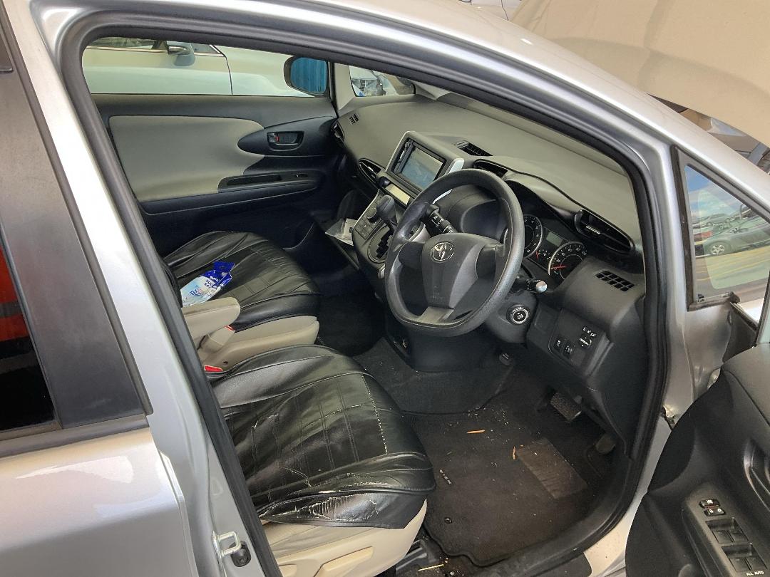 Photo '20' of Toyota Wish Photo '20' of Toyota Wish