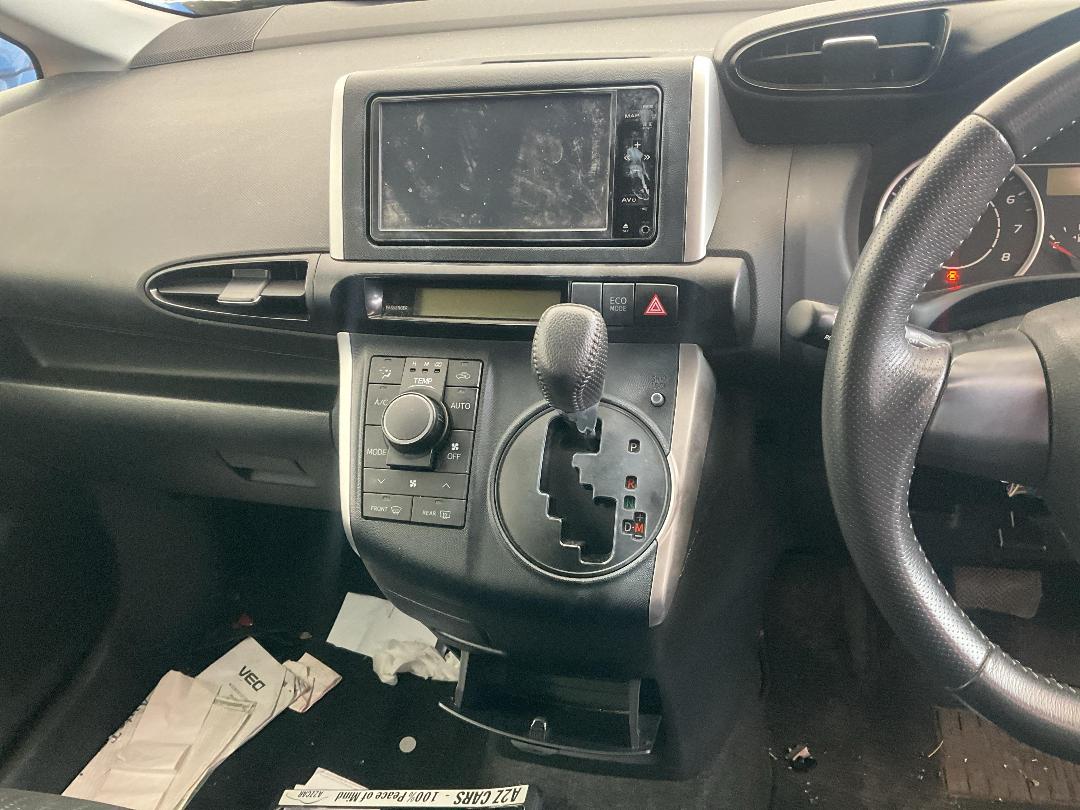 Photo '10' of Toyota Wish