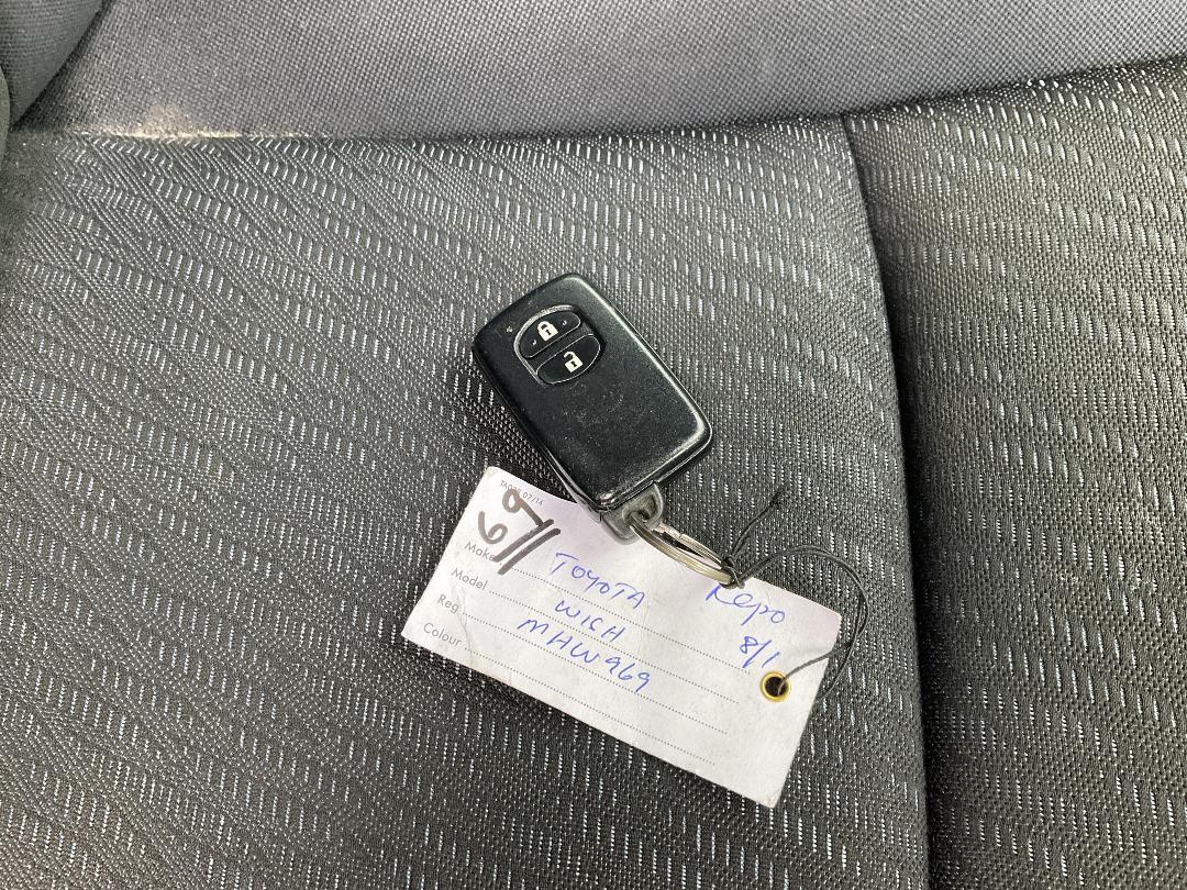 Photo '10' of Toyota Wish