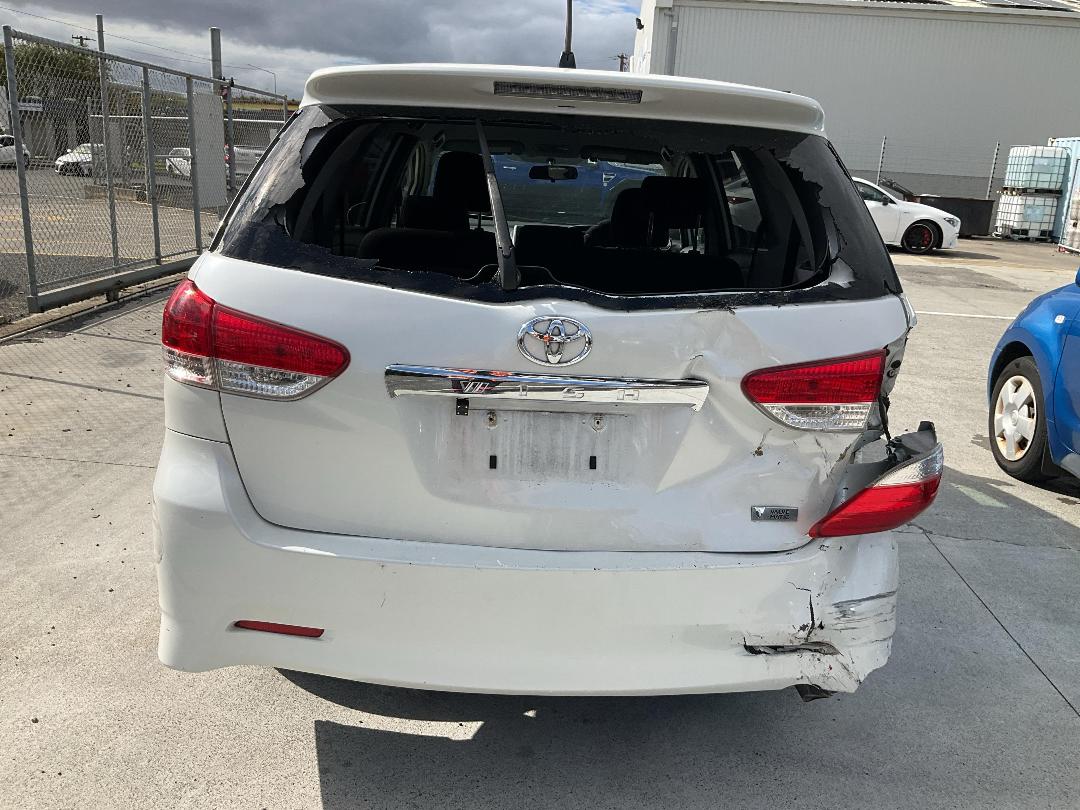 Photo '11' of Toyota Wish Photo '11' of Toyota Wish