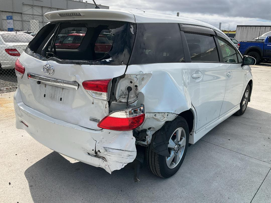 Photo '13' of Toyota Wish Photo '13' of Toyota Wish