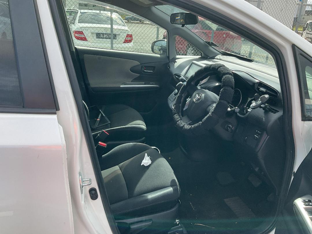 Photo '21' of Toyota Wish Photo '21' of Toyota Wish