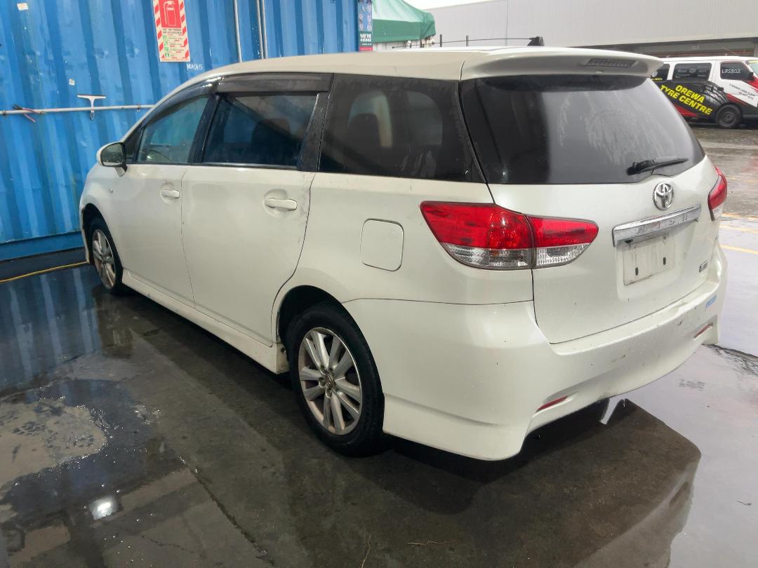 Photo '14' of Toyota Wish