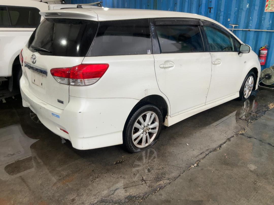 Photo '18' of Toyota Wish