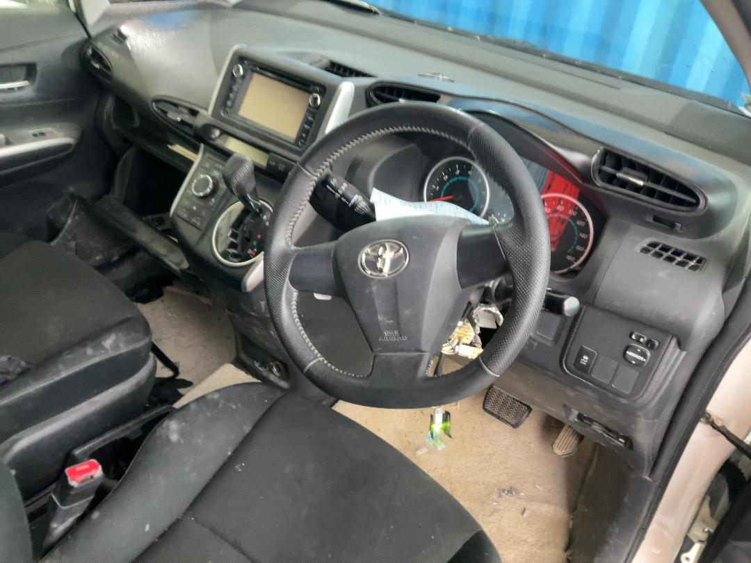 Photo '24' of Toyota Wish