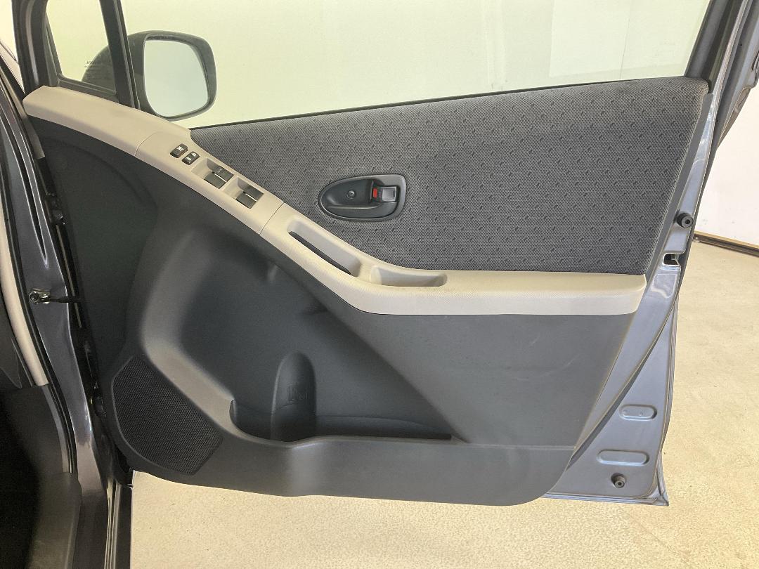 Photo '15' of Toyota Yaris Photo '15' of Toyota Yaris