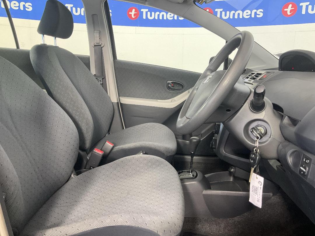 Photo '16' of Toyota Yaris Photo '16' of Toyota Yaris