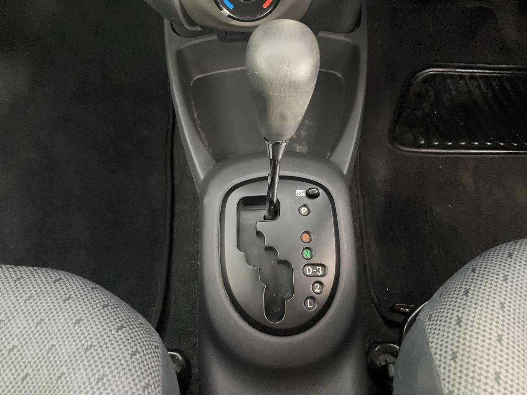 Photo '18' of Toyota Yaris Photo '18' of Toyota Yaris