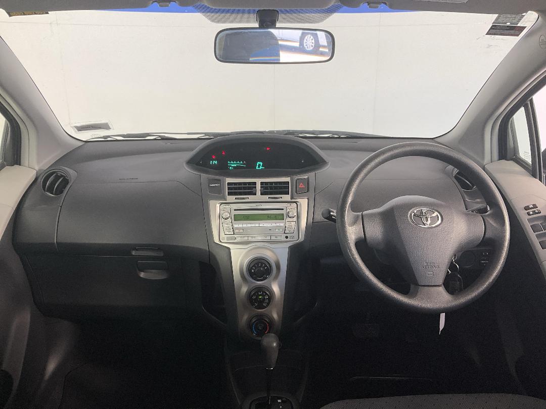 Photo '17' of Toyota Yaris Photo '17' of Toyota Yaris