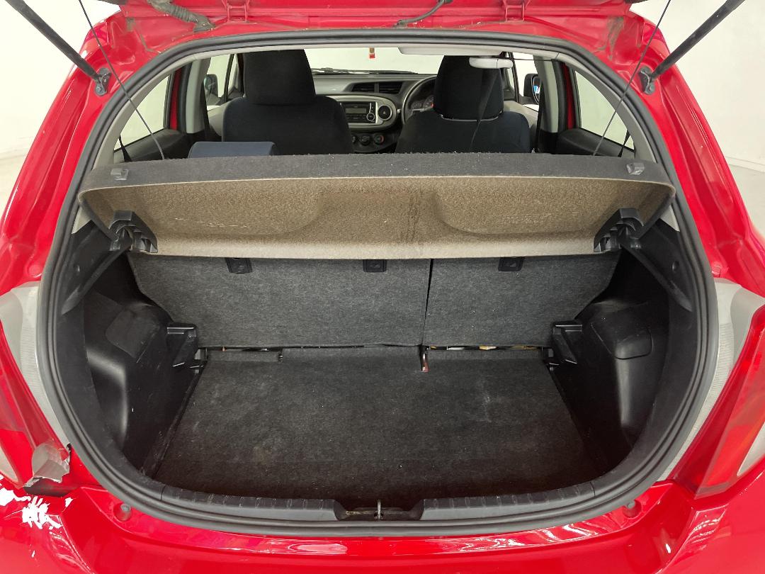 Photo '14' of Toyota Yaris