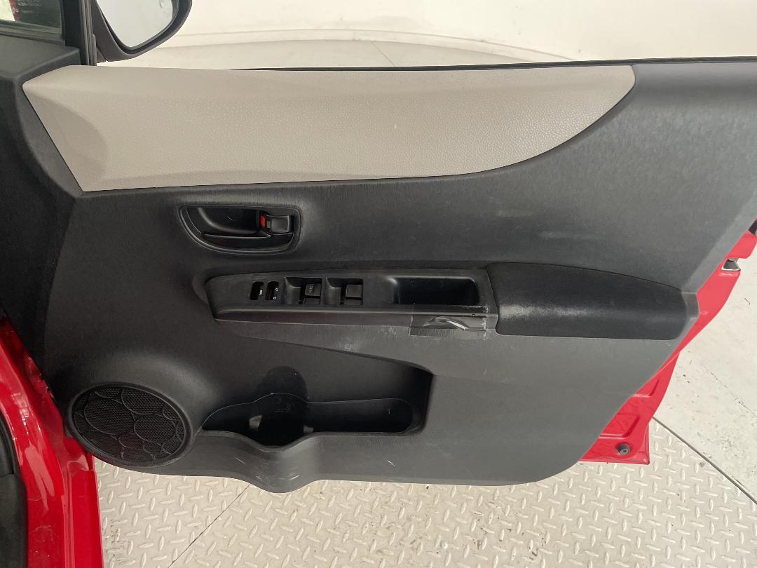 Photo '15' of Toyota Yaris