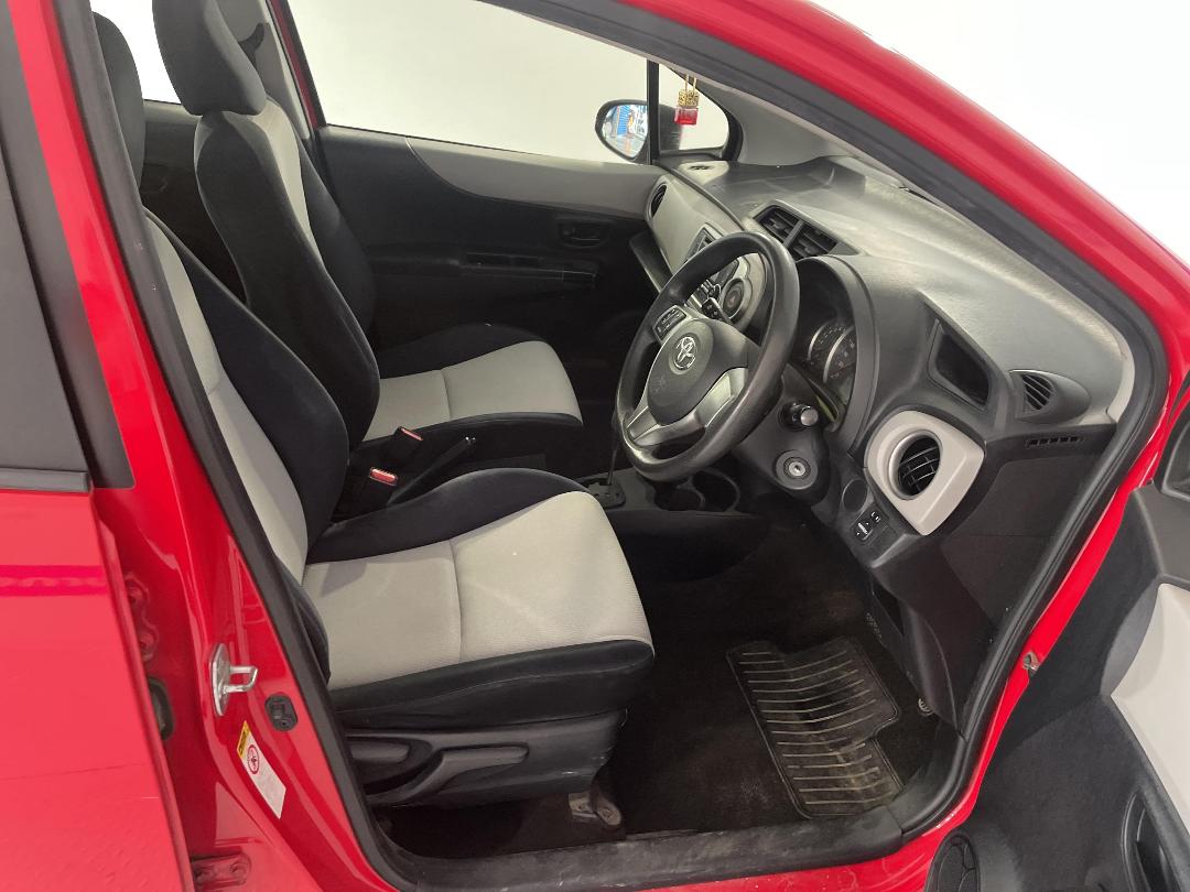 Photo '16' of Toyota Yaris