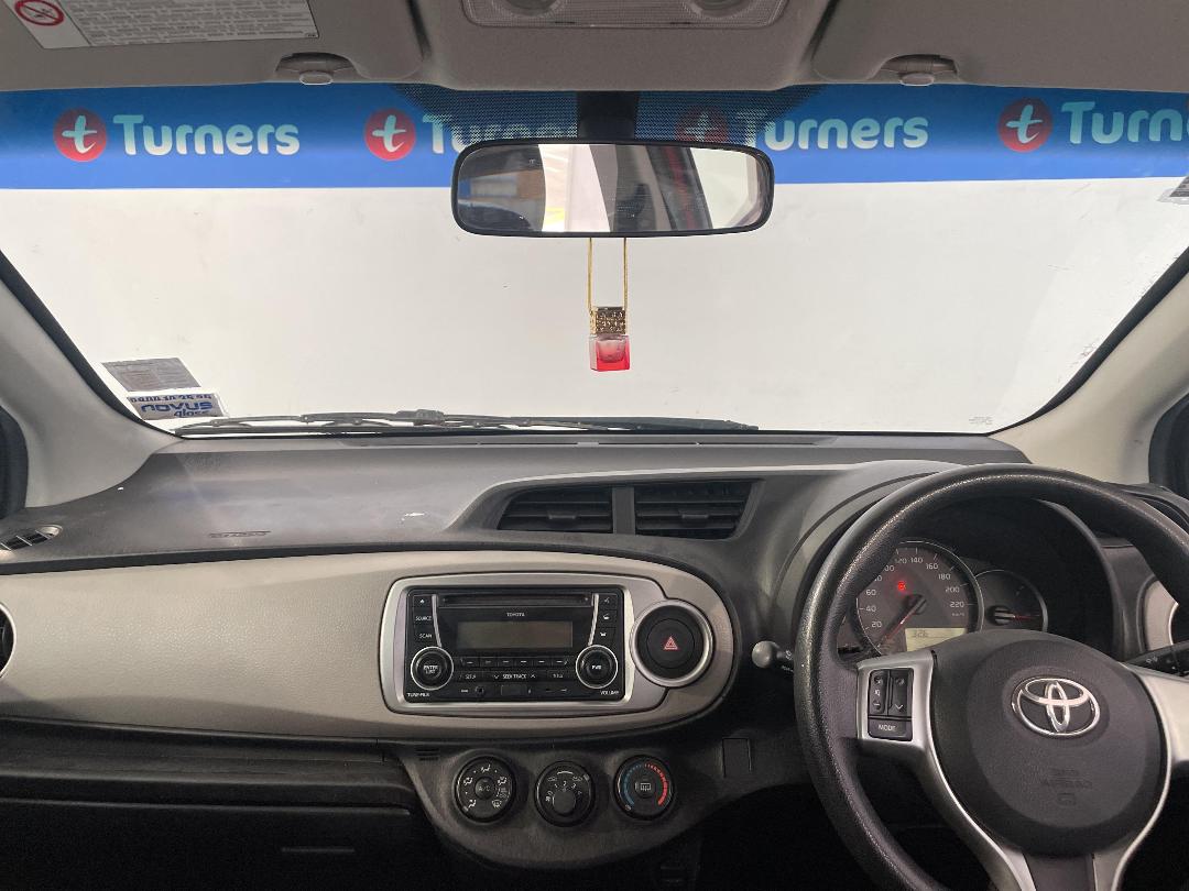 Photo '17' of Toyota Yaris