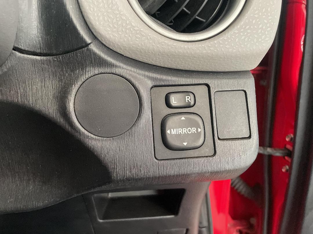 Photo '24' of Toyota Yaris