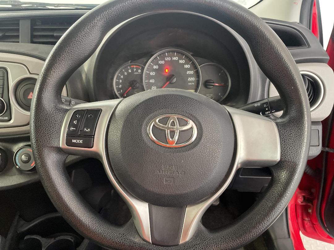 Photo '26' of Toyota Yaris