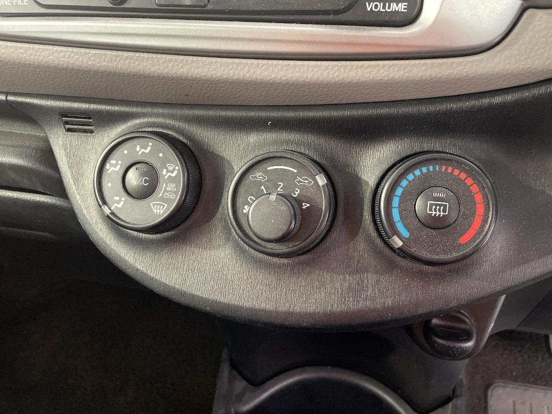 Photo '28' of Toyota Yaris