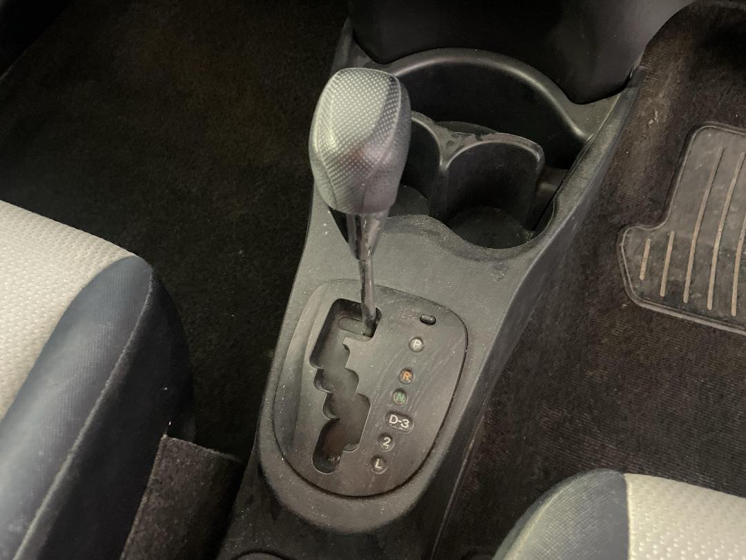 Photo '29' of Toyota Yaris