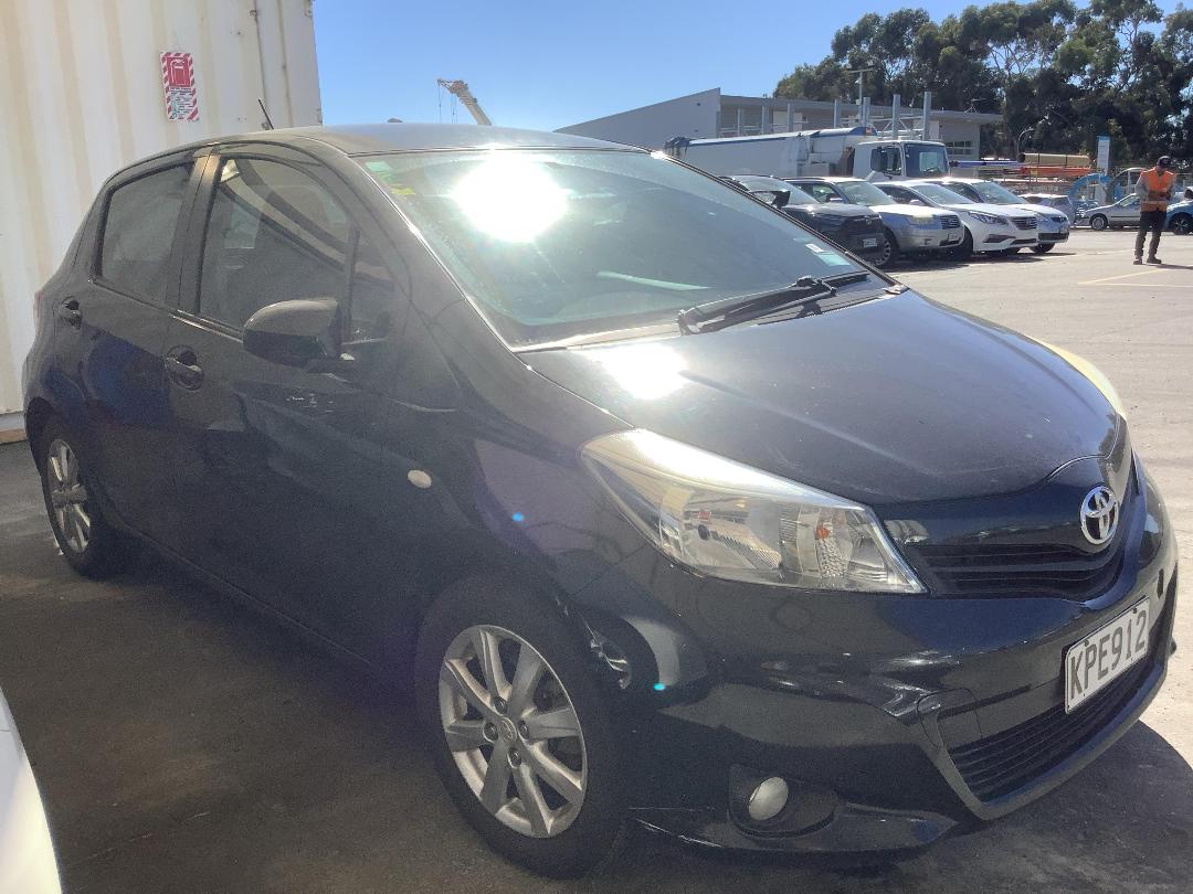 Photo '4' of Toyota Yaris YRX Photo '4' of Toyota Yaris YRX