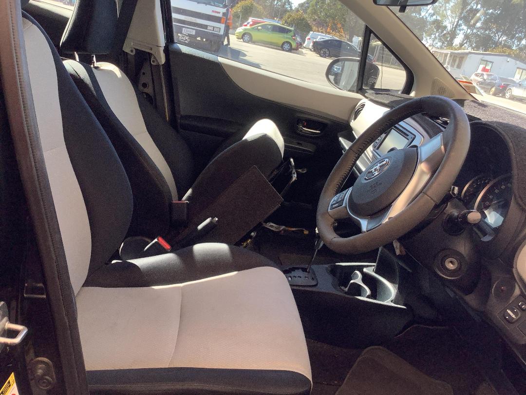 Photo '10' of Toyota Yaris YRX Photo '10' of Toyota Yaris YRX