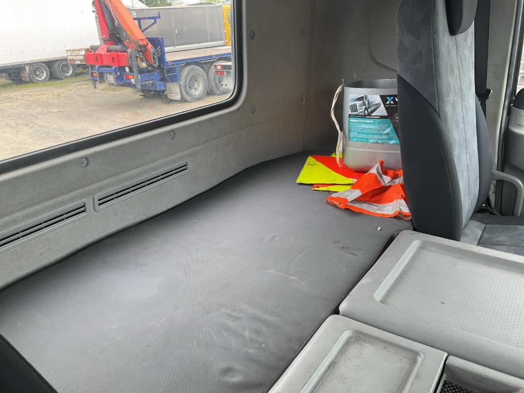 Photo '29' of UD Trucks QUON Tractor Unit