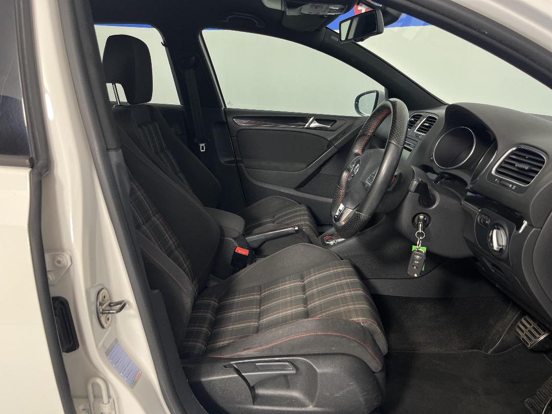 Photo '16' of Volkswagen Golf