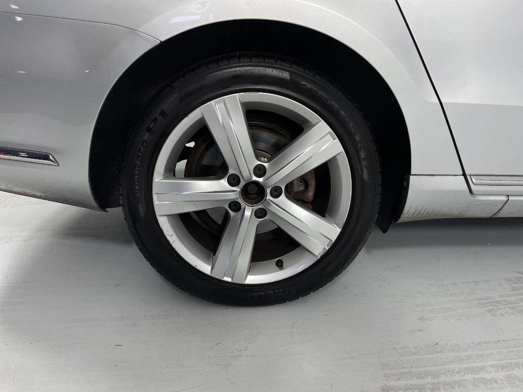 Photo '12' of Volkswagen Passat Photo '12' of Volkswagen Passat